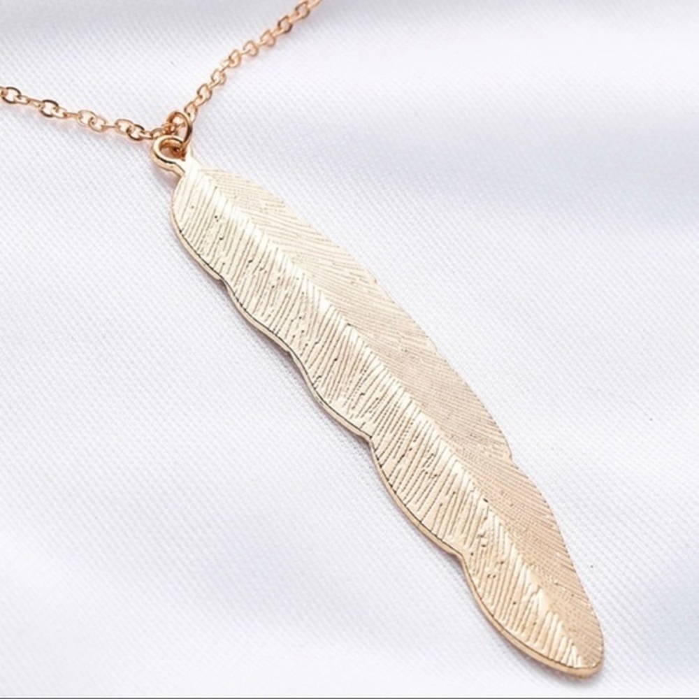 3/$30 💛 Feather Necklace - Picture 4 of 5